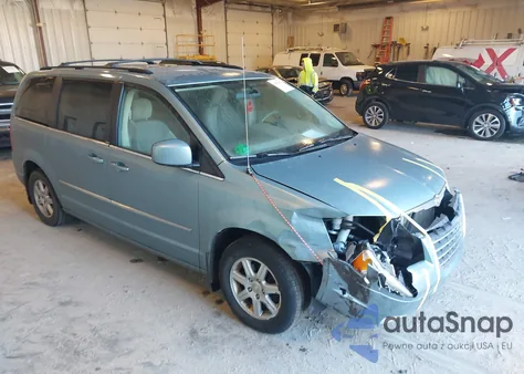 2010 Chrysler Town & Country Touring из США, поврежденный, VIN 2A4RR5D14AR142592